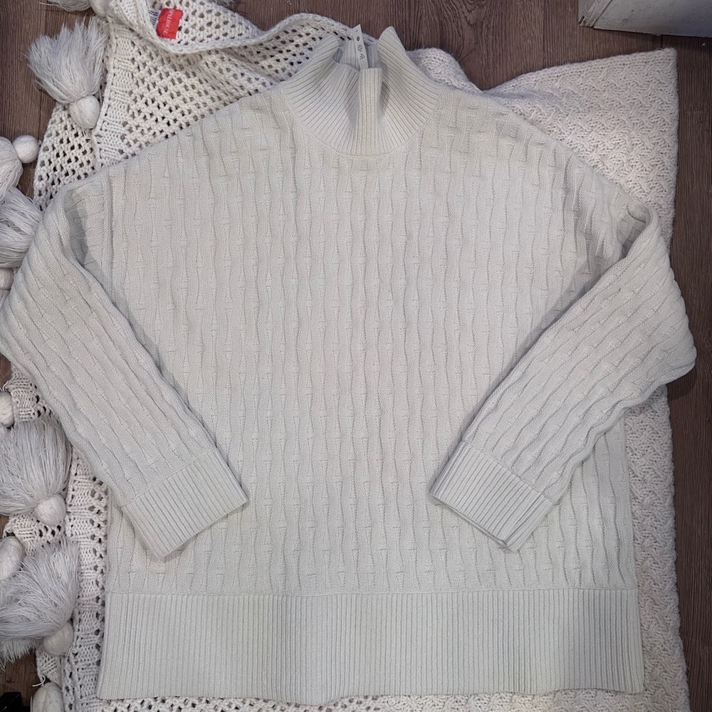 Lululemon Athletica Oversized Small  Turtle Neck Women's Cream Sweater